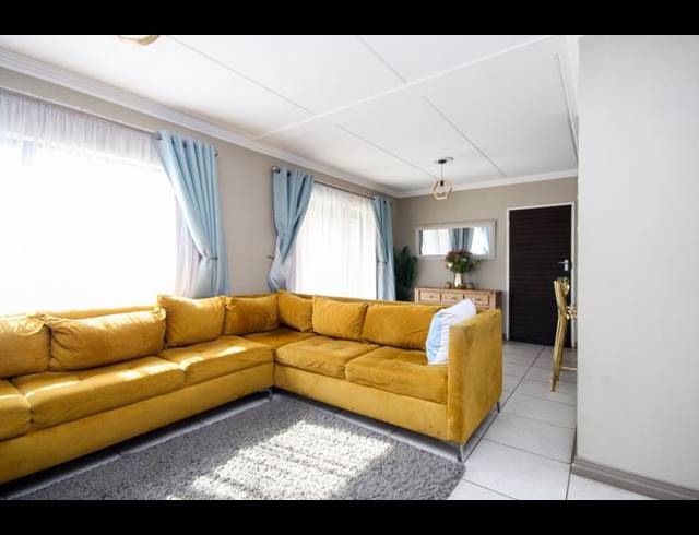 3 BEDROOM TOWNHOUSE FOR SALE IN AMBERFIELD